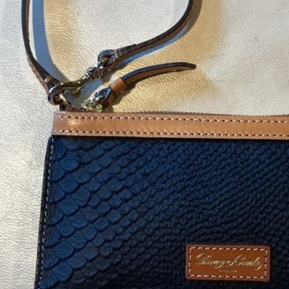 Dooney & Bourke Leather Slim Large Wristlet Clutch NWOT faux Snake skin - Picture 4 of 9